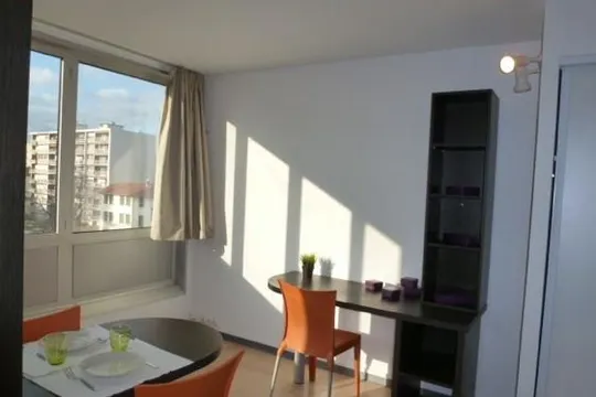 "HERMÈS". 5,3 %