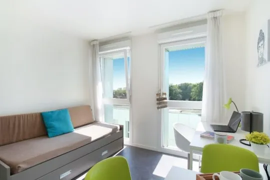 "LA MAISON BLANCHE". 5,3 %