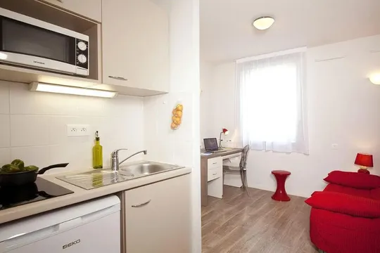 "NANTERRE UNIVERSITE", 5,4 %