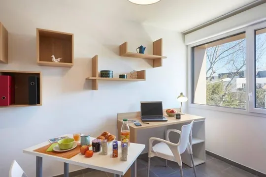 "NANTERRE CAMPUS". 6,8 %